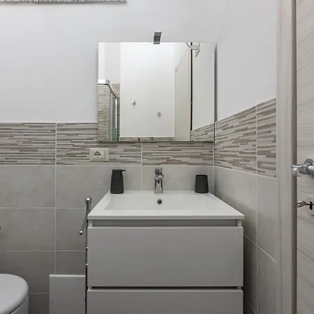 Comfy Close To The Station With Courtyard Кальяри