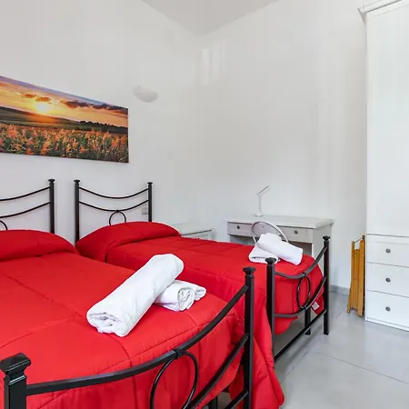 Comfy Close To The Station With Courtyard Апартаменты *