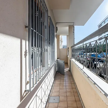 Comfy Close To The Station With Courtyard *