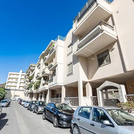 Guesthost - Comfy Close To The Station With Courtyard Cagliari
