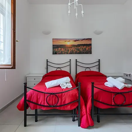 Apartmán Comfy Close To The Station With Courtyard *