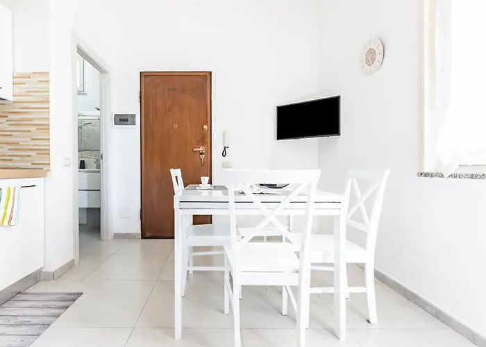 Guesthost - Comfy Close To The Station With Courtyard Διαμέρισμα Κάλιαρι