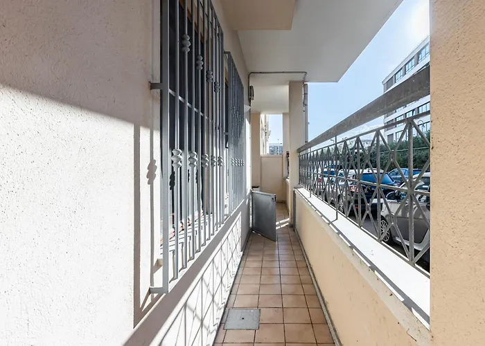 Guesthost - Comfy Close To The Station With Courtyard *